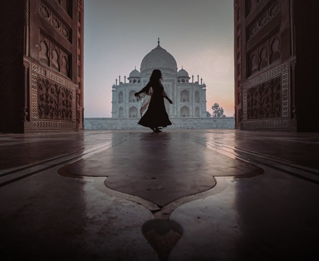 Enjoy the architectural wonder of Taj Mahal