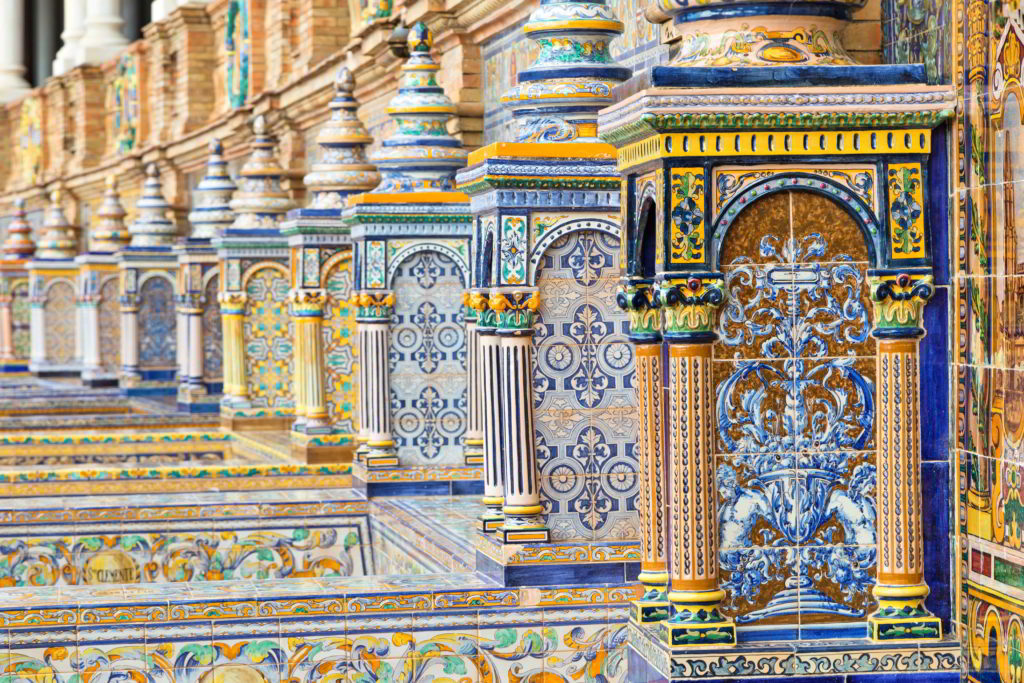 The compositions of ceramic tiles in Seville show the city history